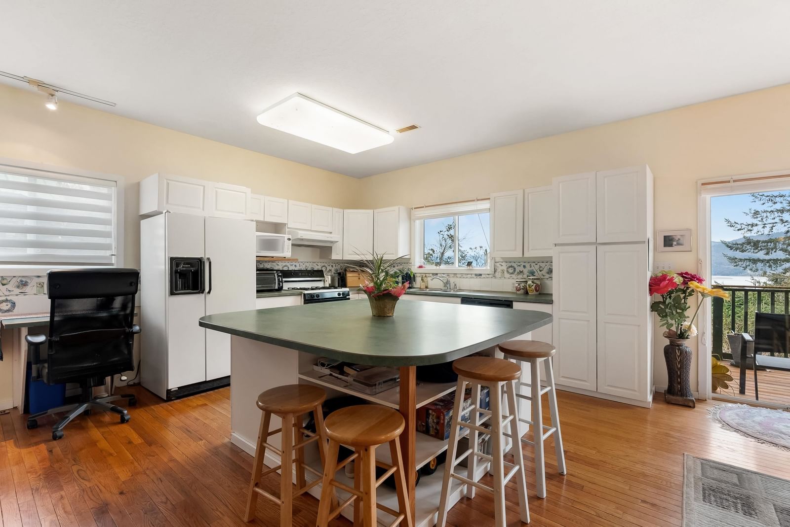 Listing Image 16