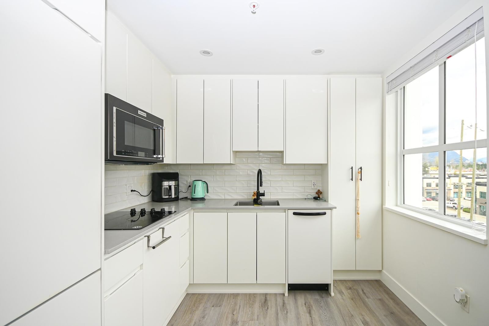 Listing Image 5