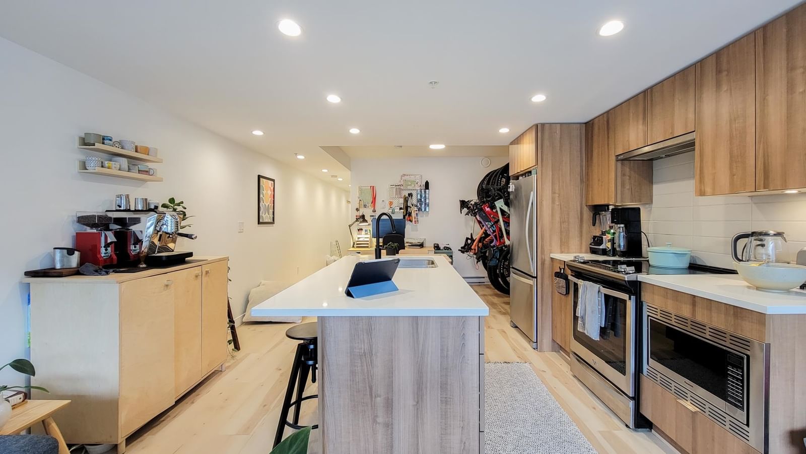 Listing Image 10