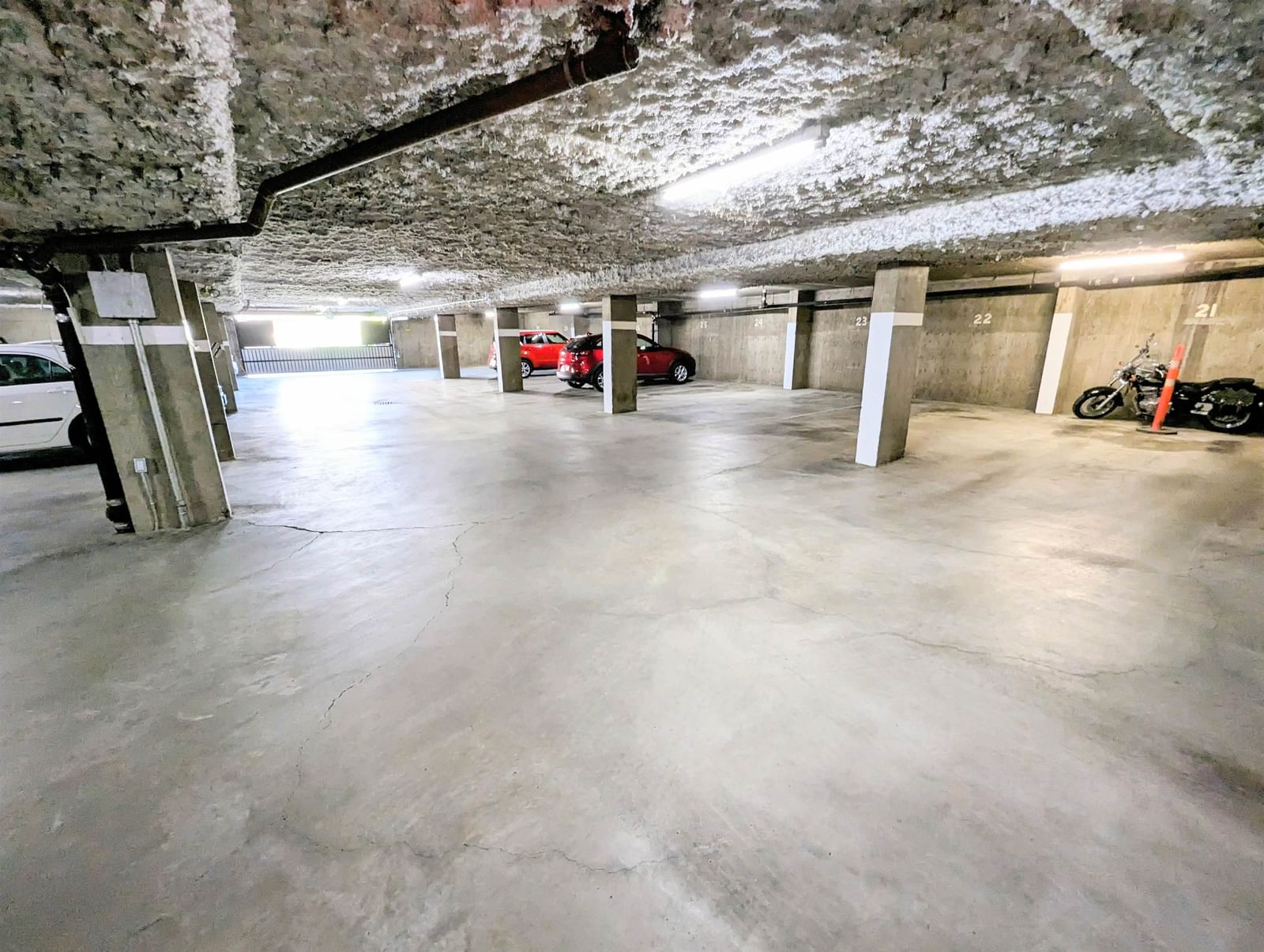 Listing Image 10