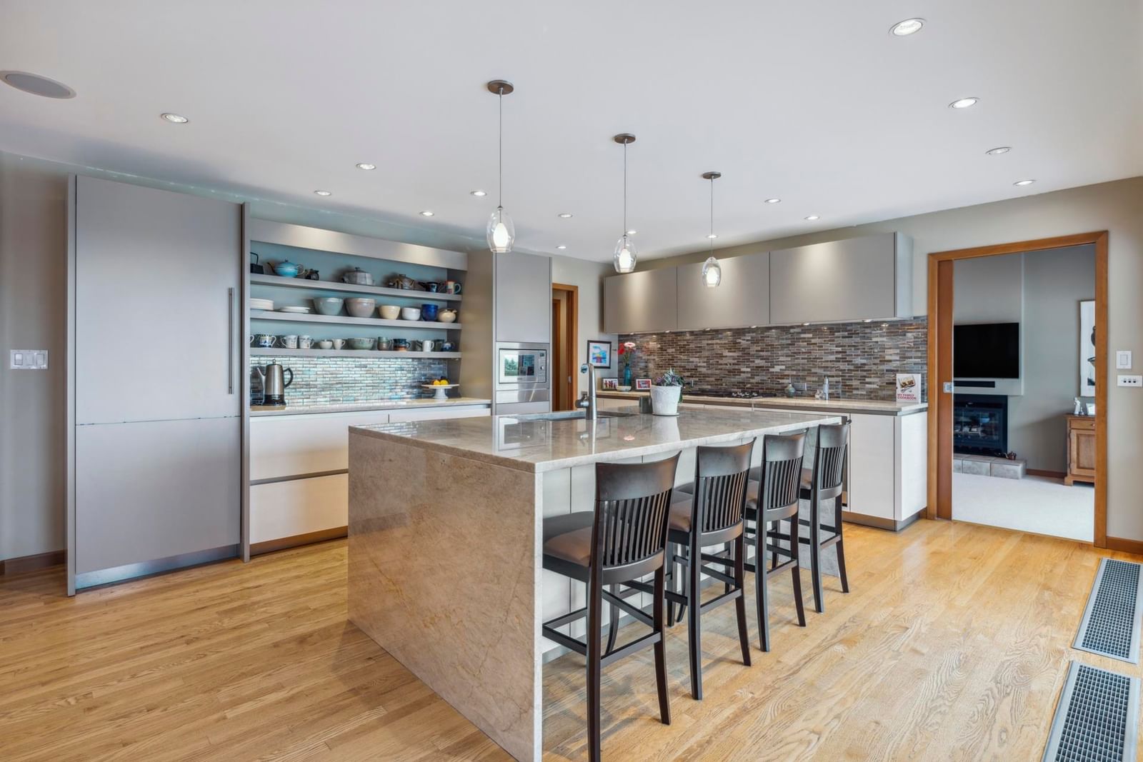 Listing Image 12
