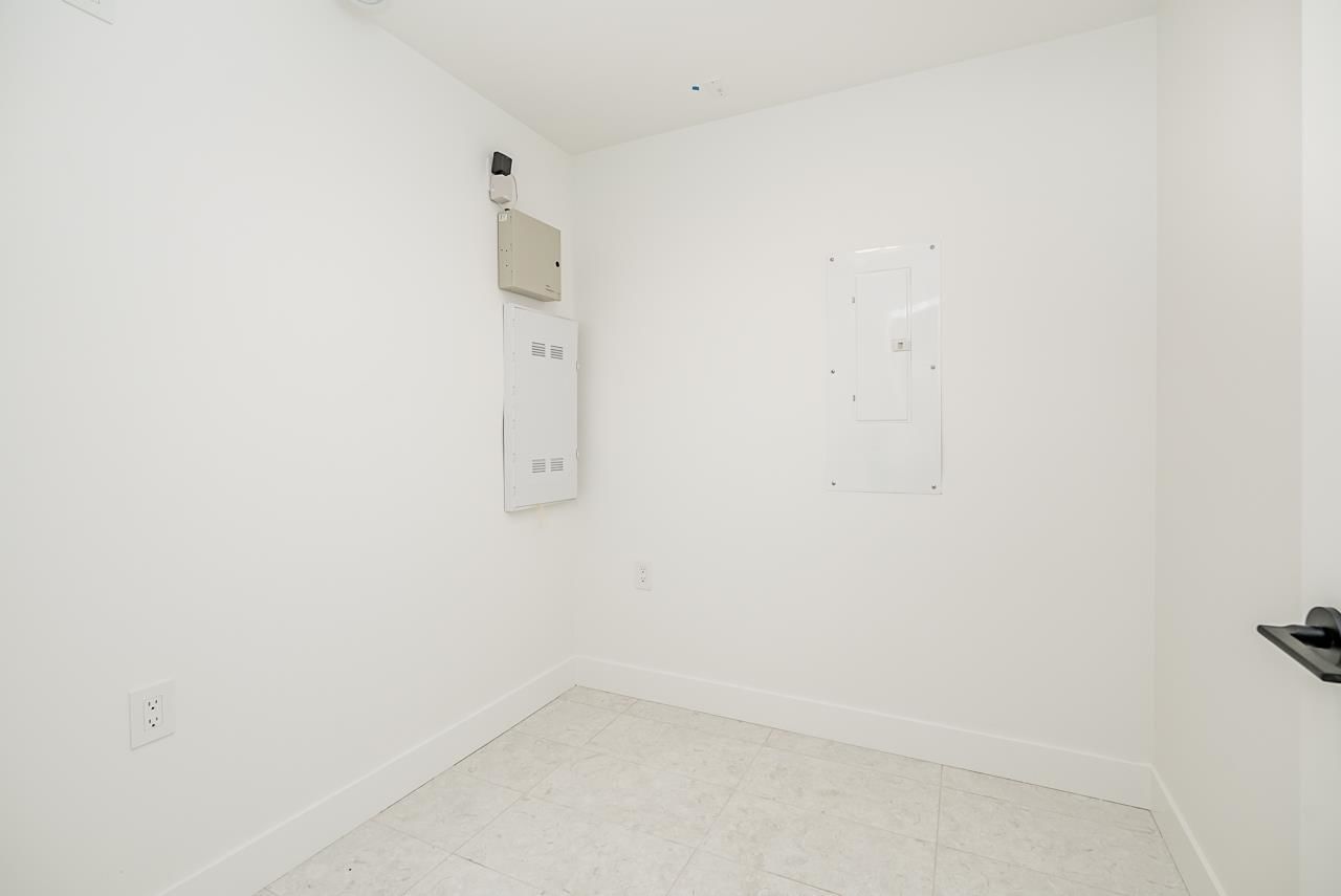 Listing Image 26