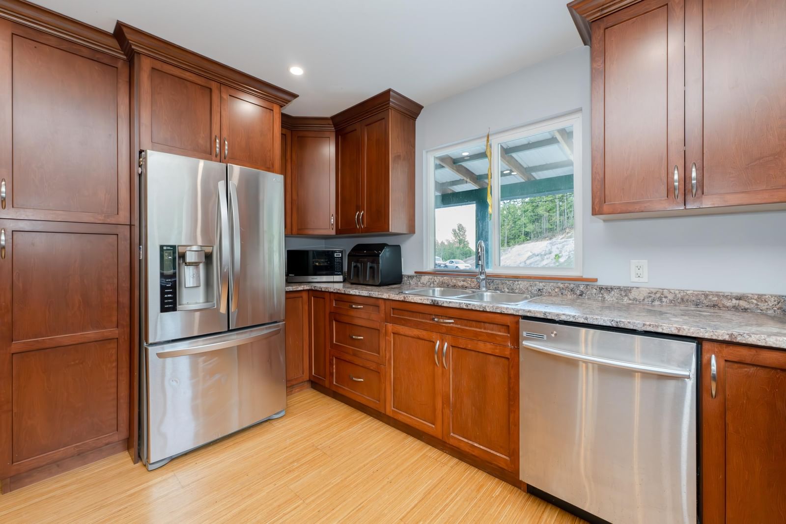 Listing Image 9