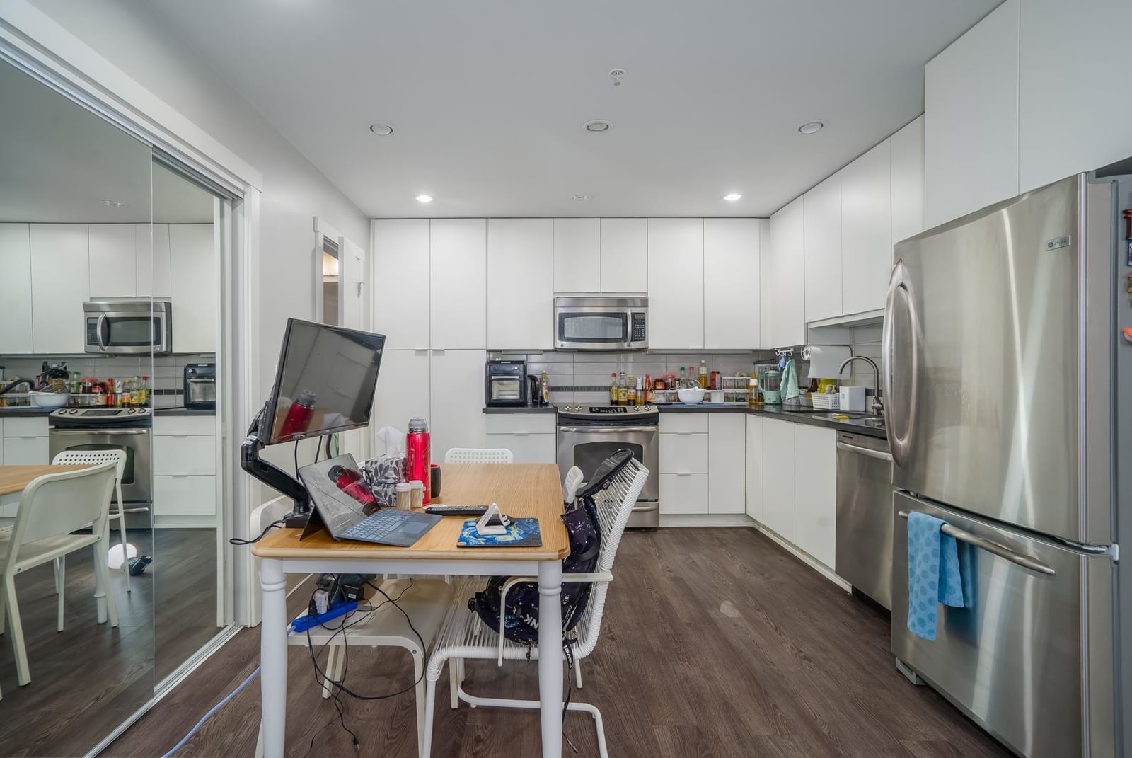 Listing Image 8