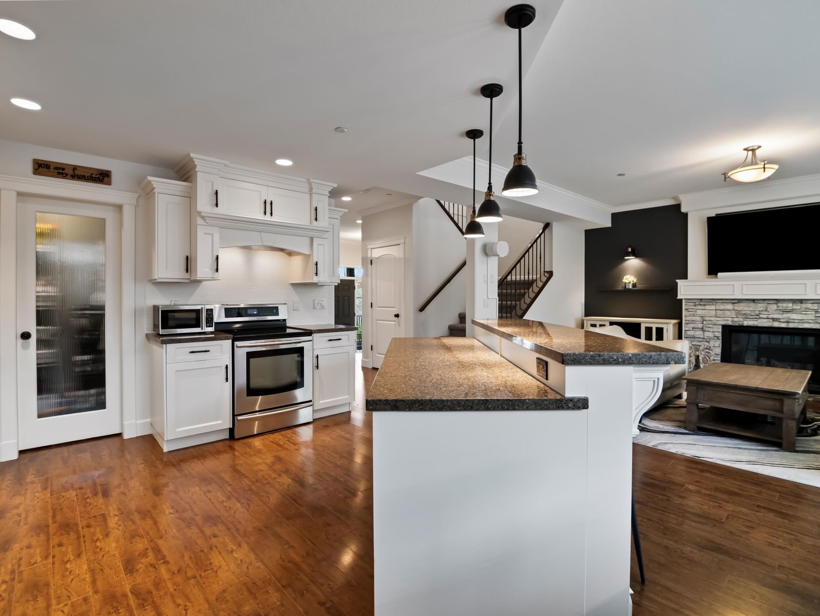 Listing Image 12