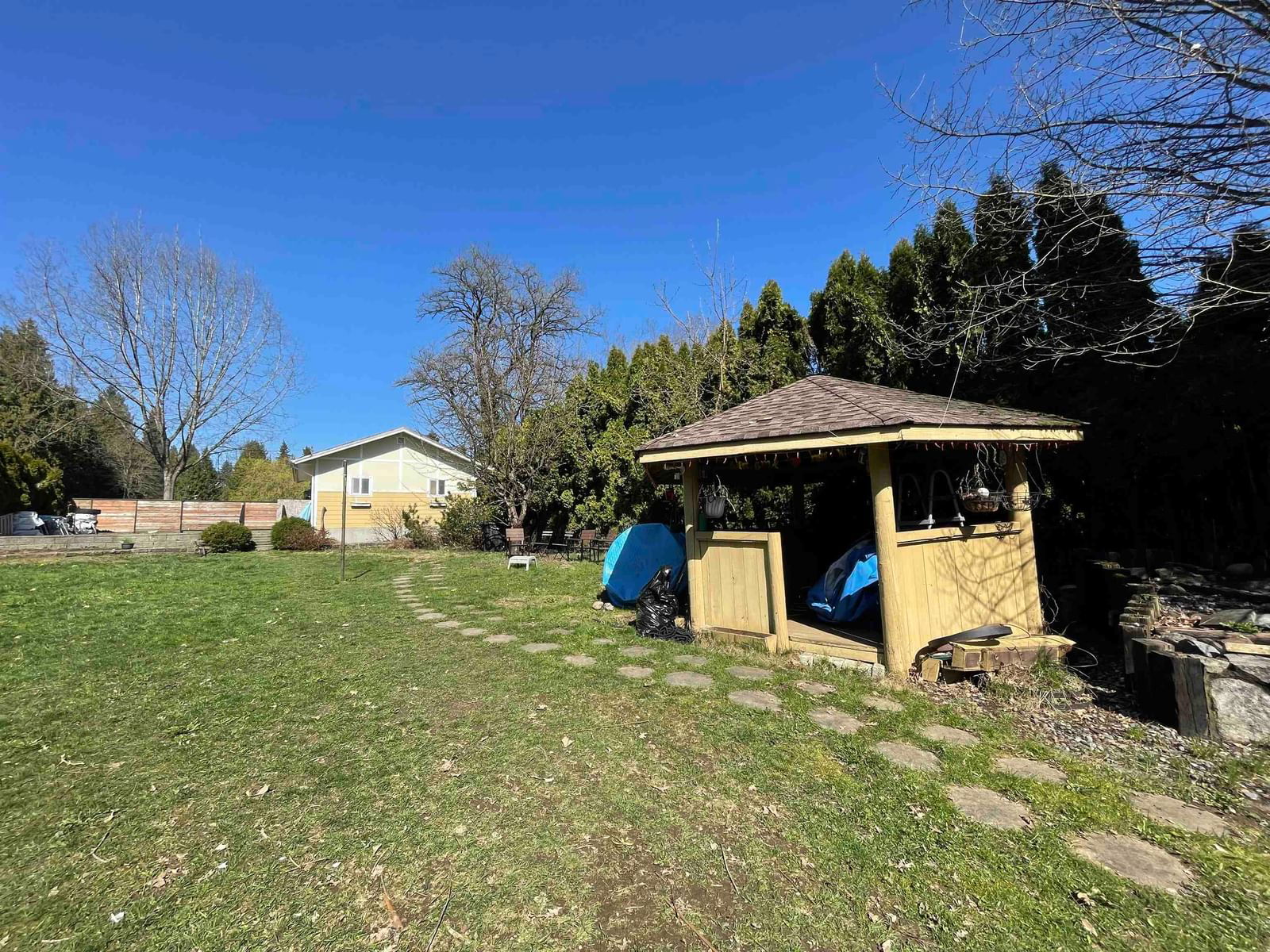Listing Image 4