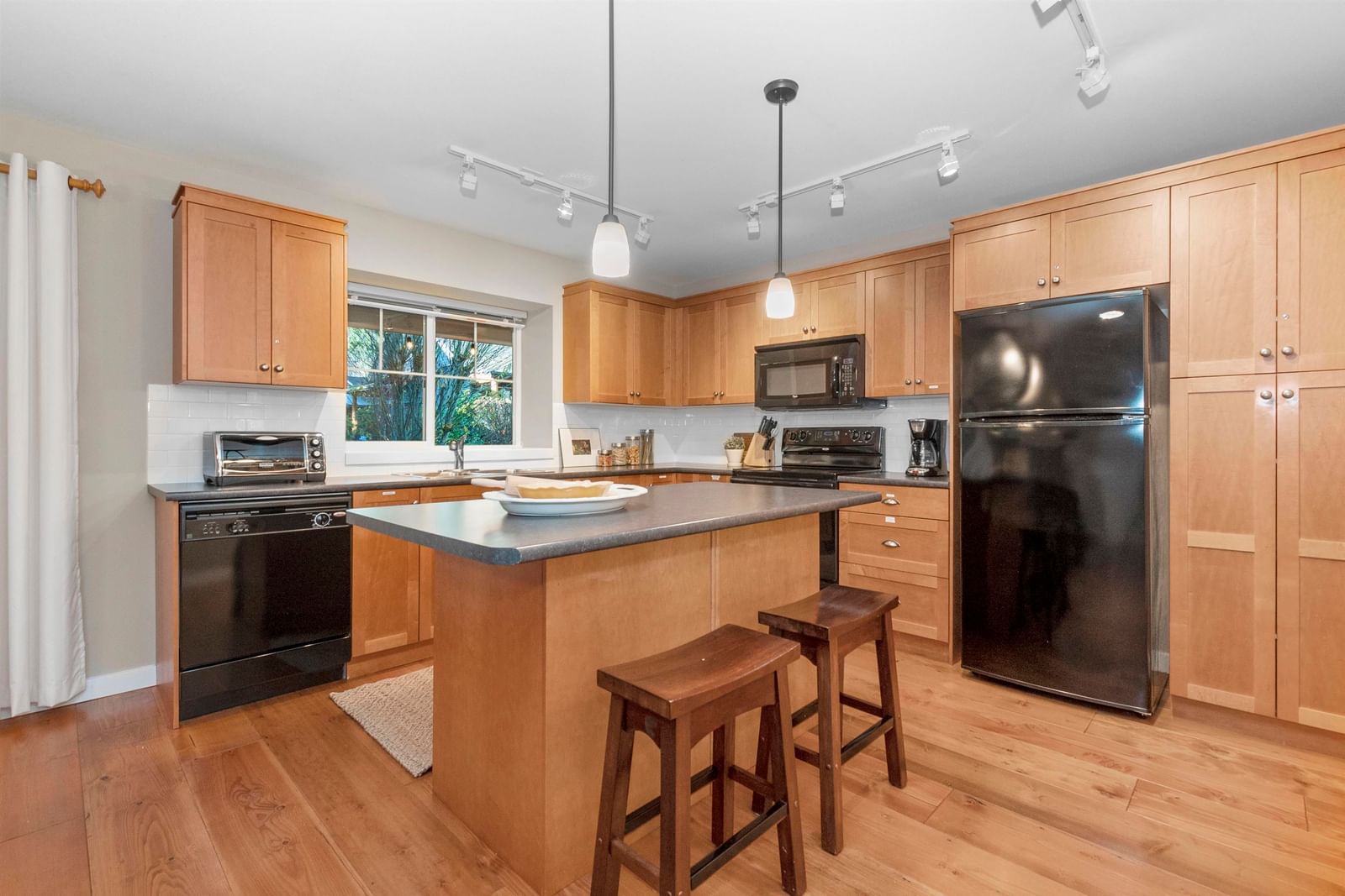 Listing Image 14