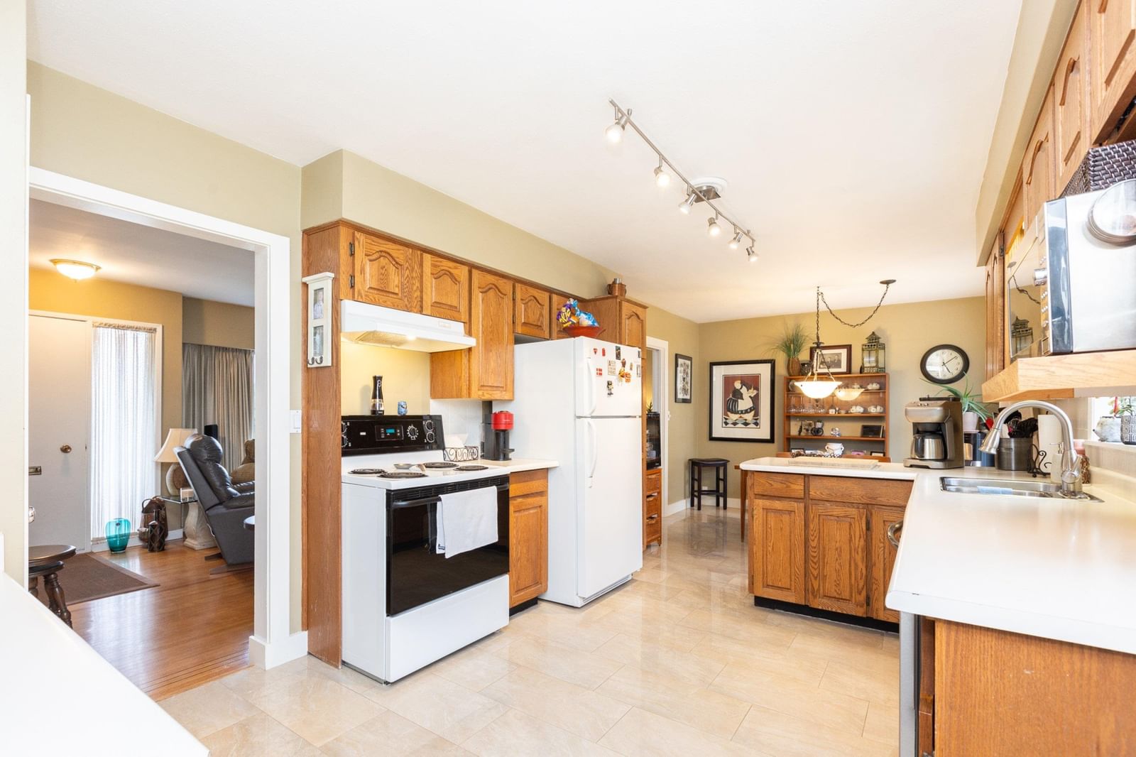 Listing Image 15