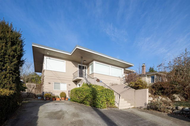 1245 Esquimalt Avenue