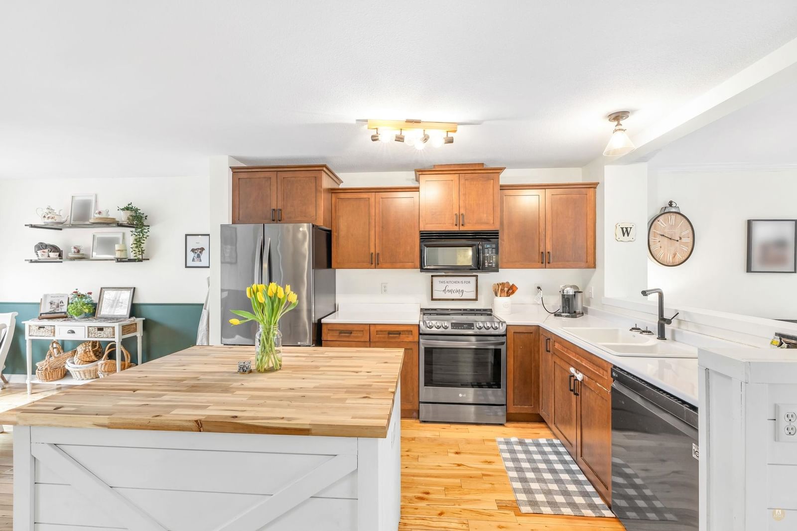 Listing Image 10