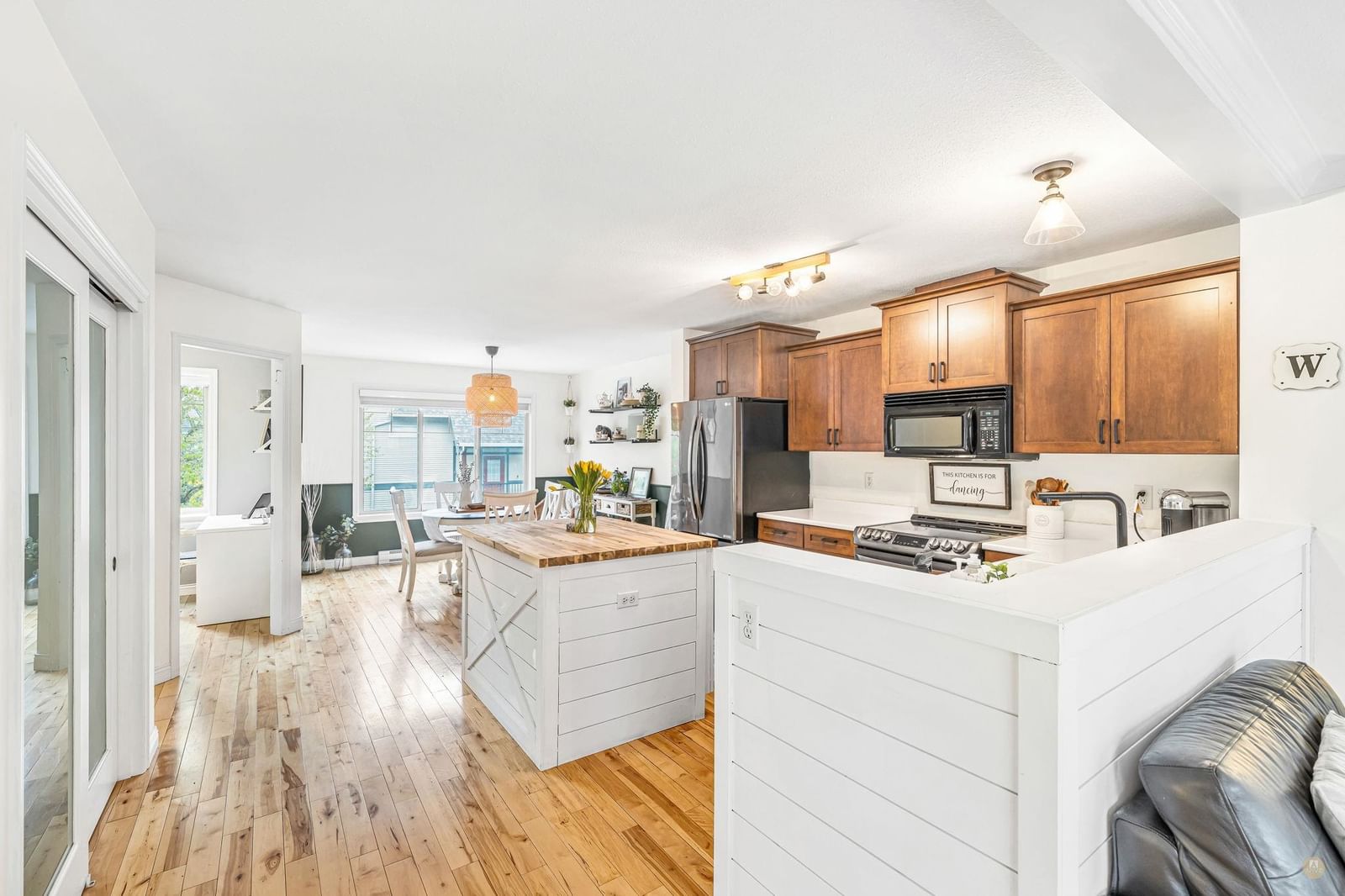 Listing Image 9