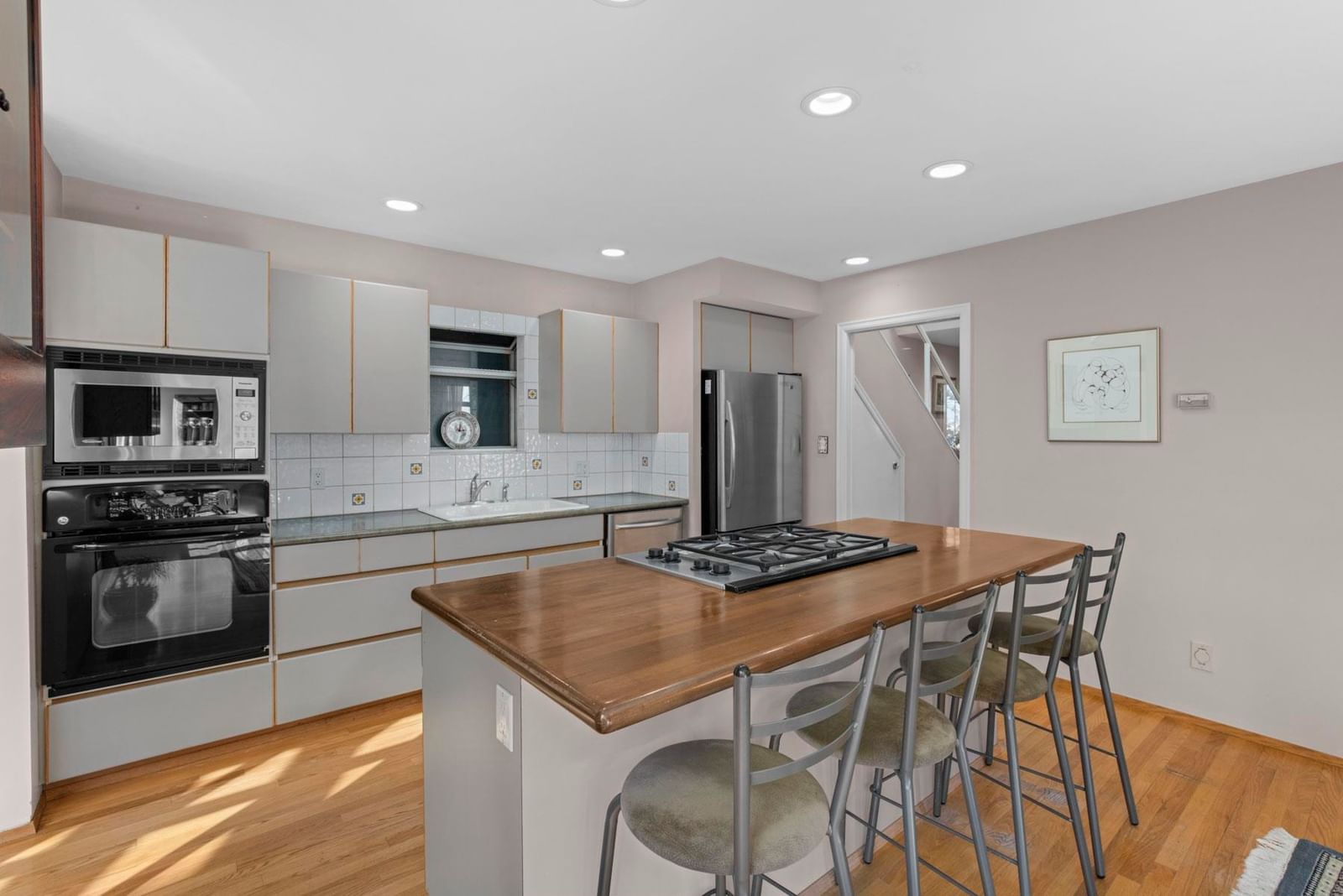Listing Image 10