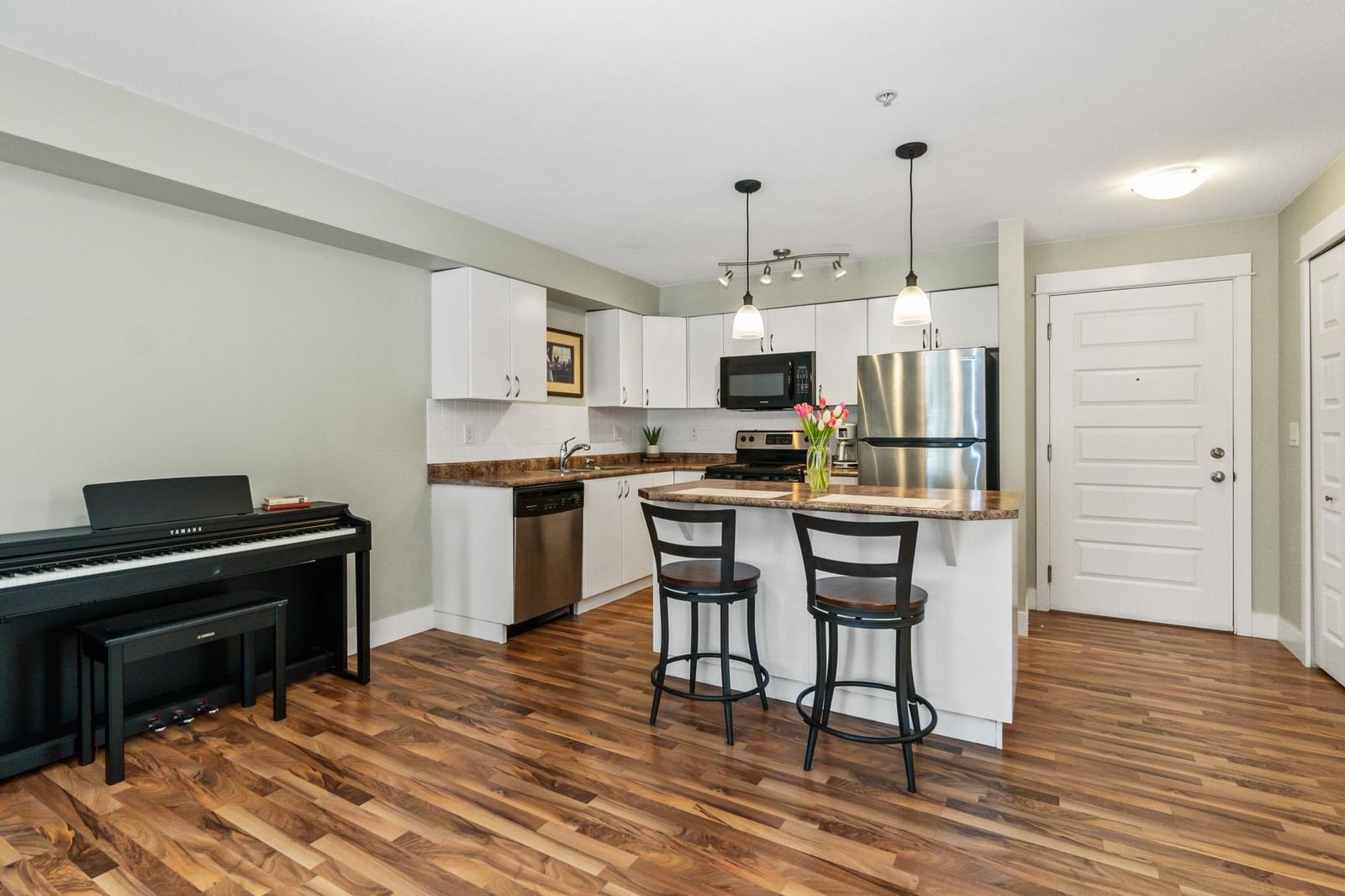 Listing Image 12