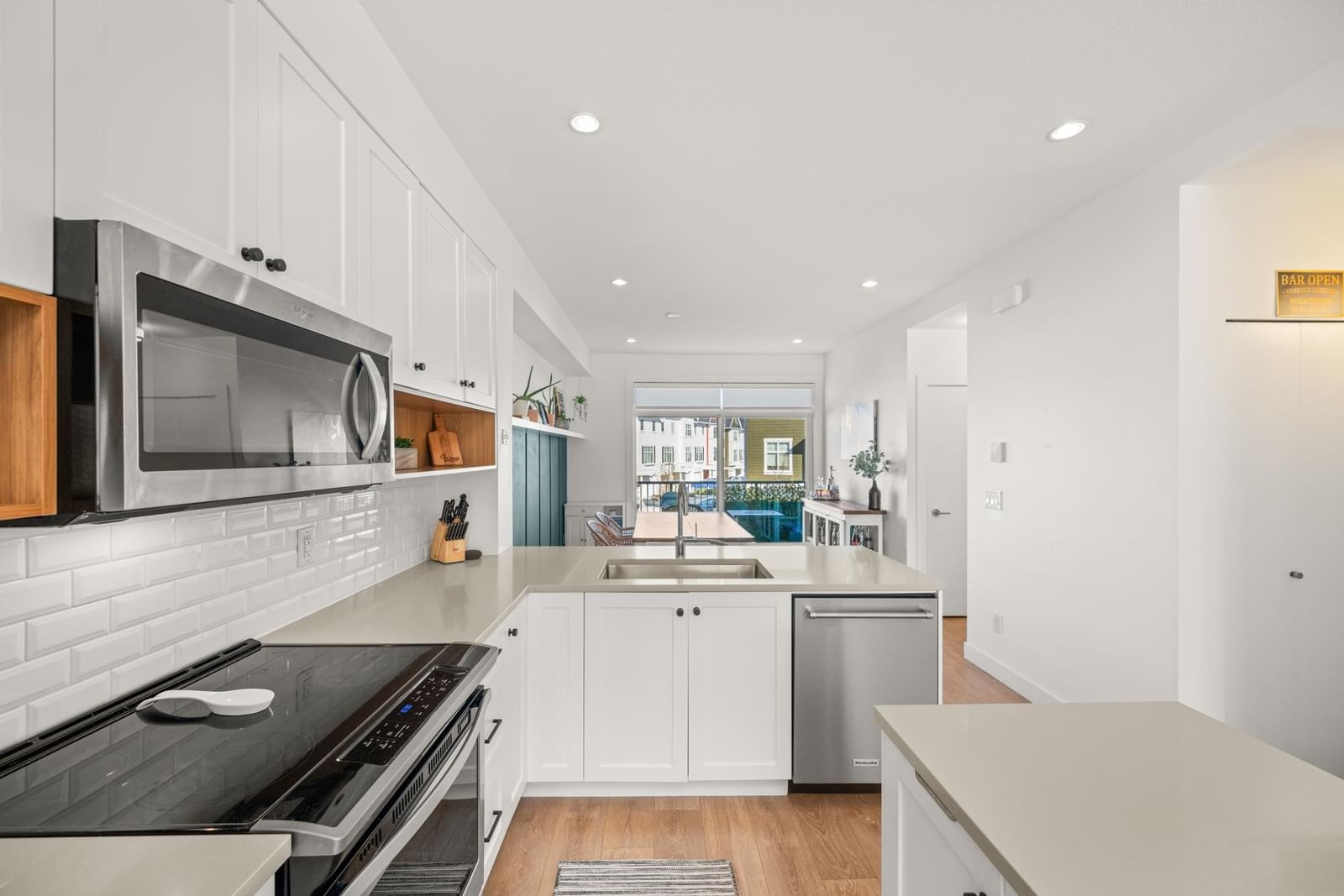Listing Image 11