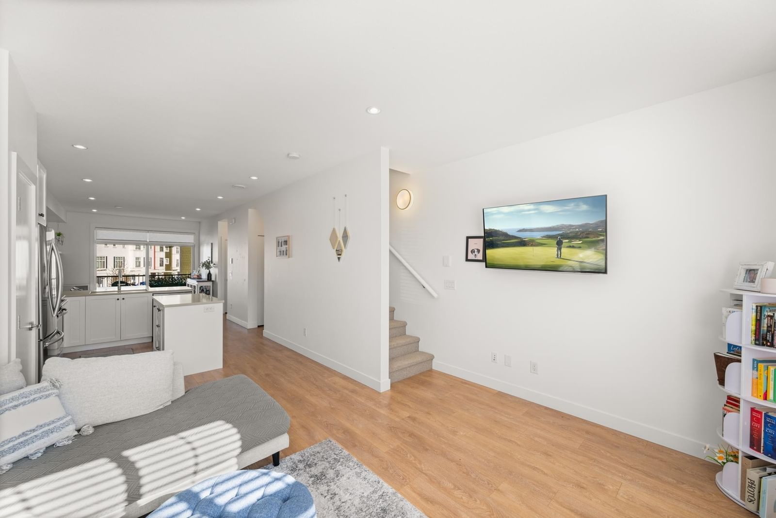 Listing Image 6