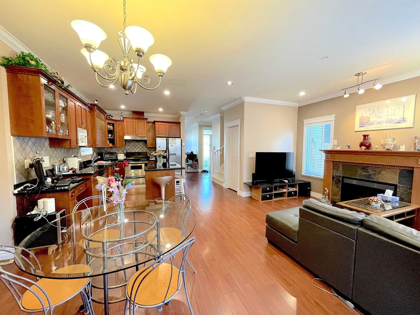 Listing Image 12