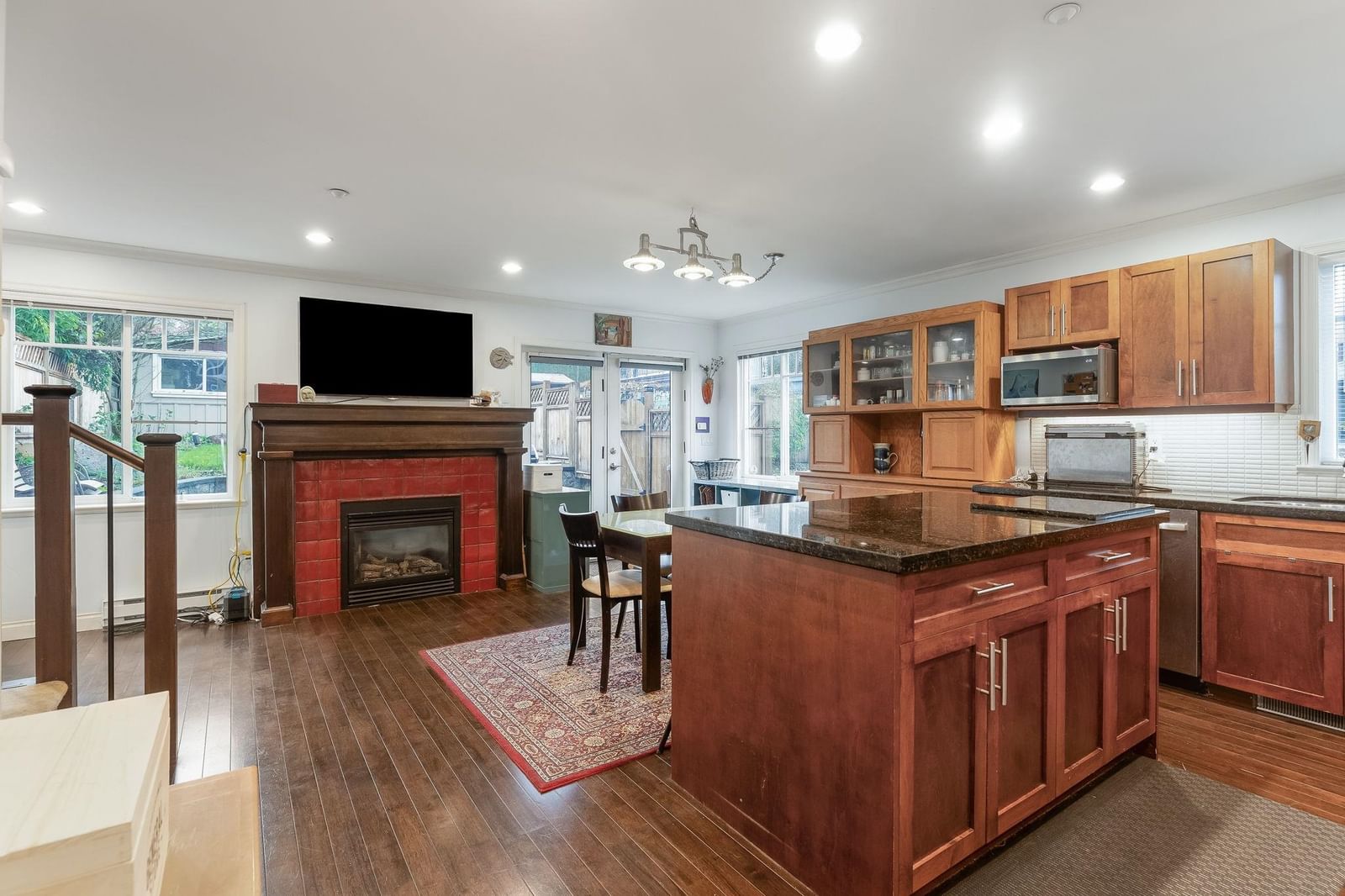 Listing Image 5