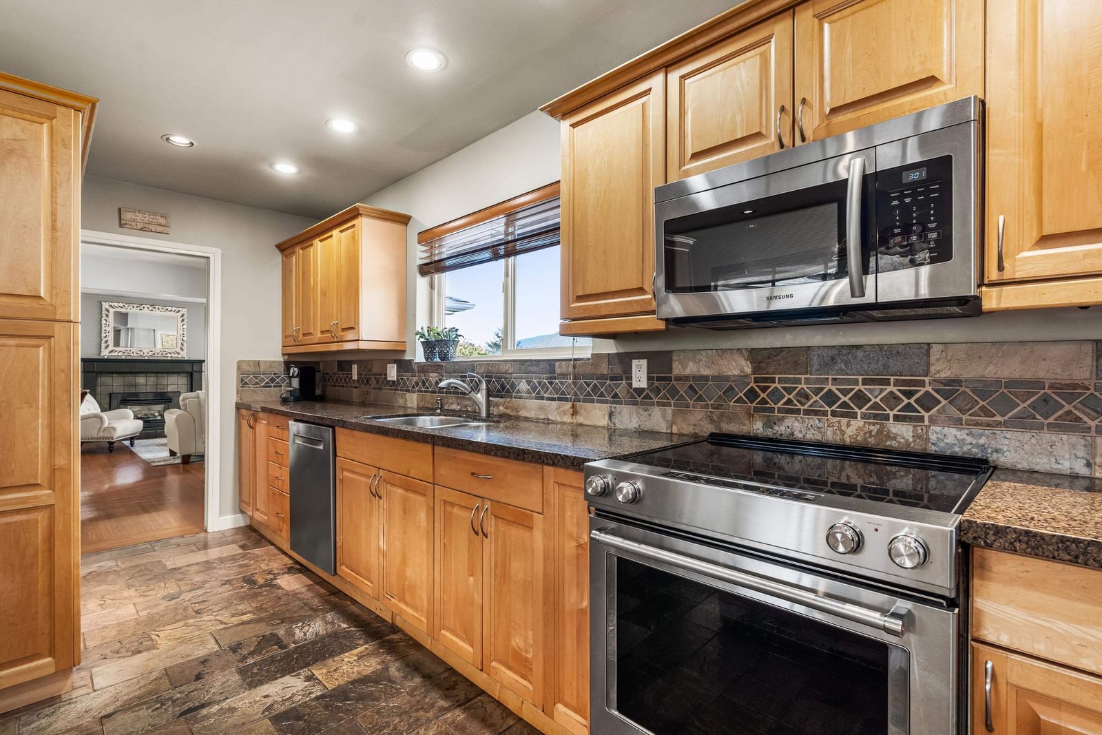 Listing Image 15