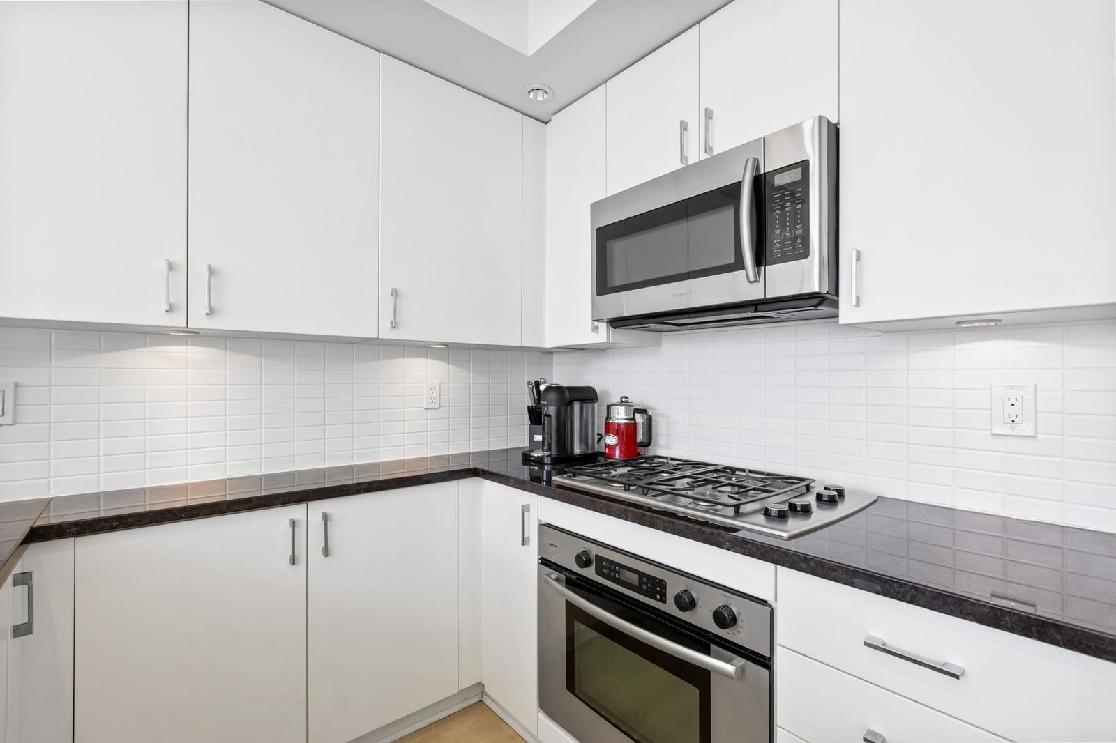 Listing Image 18