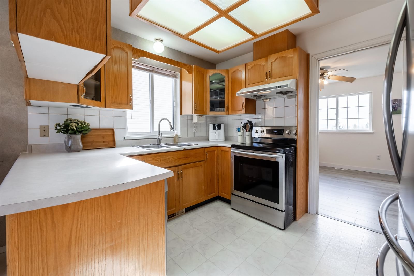 Listing Image 11