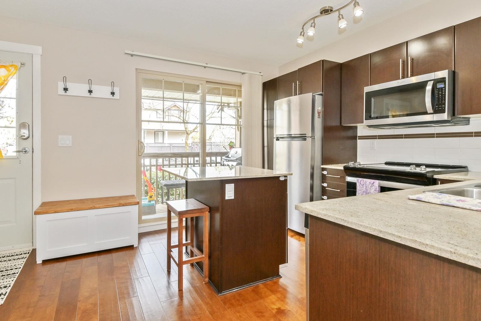 Listing Image 9