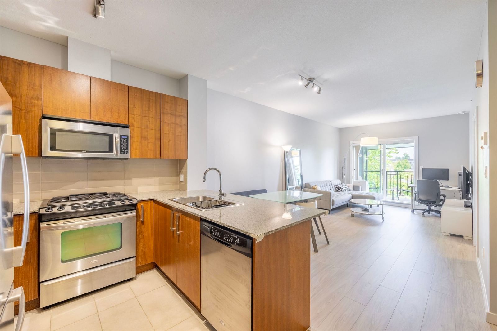 Listing Image 10