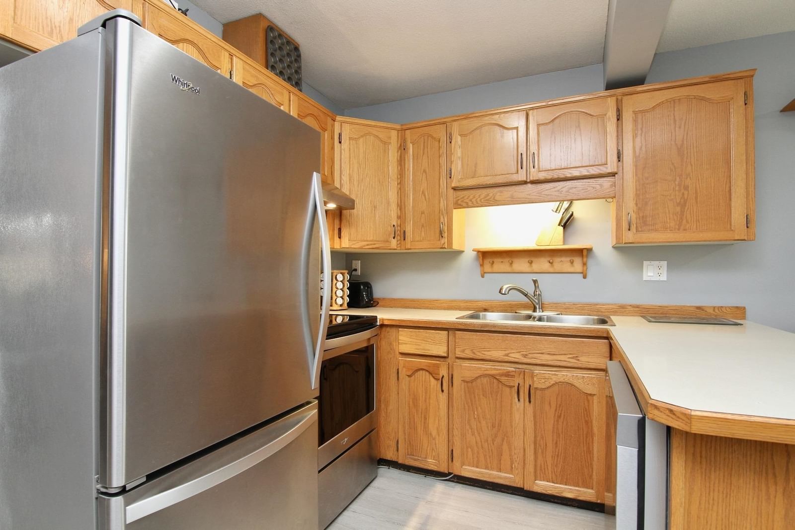 Listing Image 4