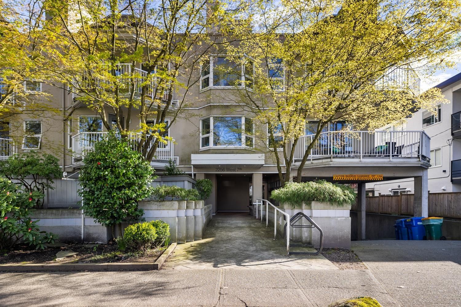 Listing photo 2