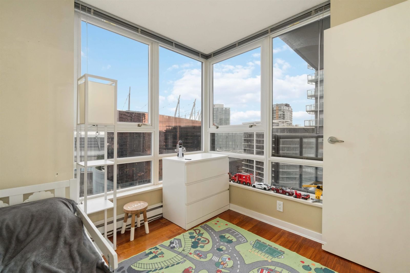 Listing Image 12