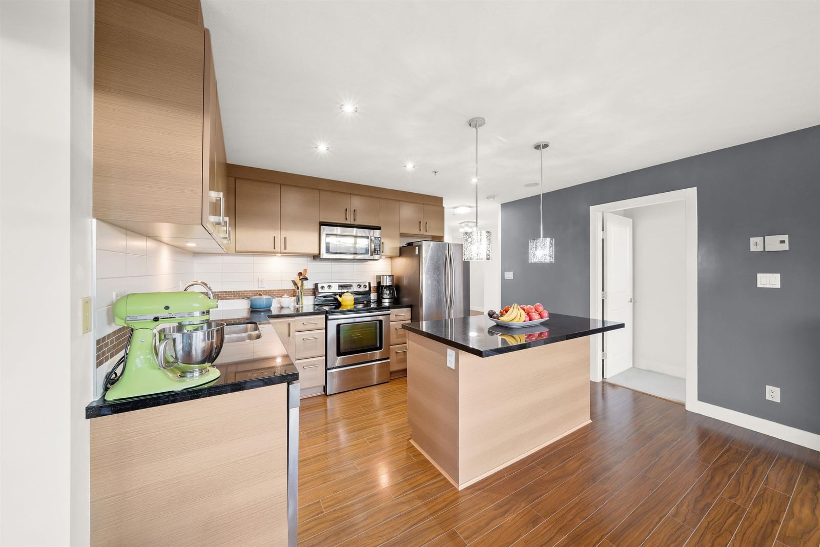 Listing Image 10