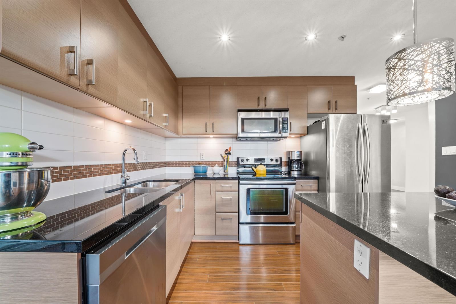 Listing Image 12