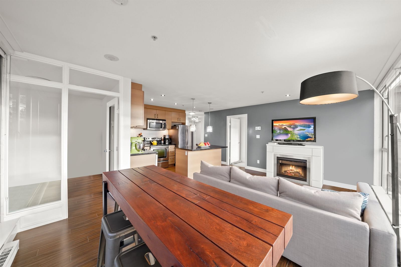 Listing Image 3
