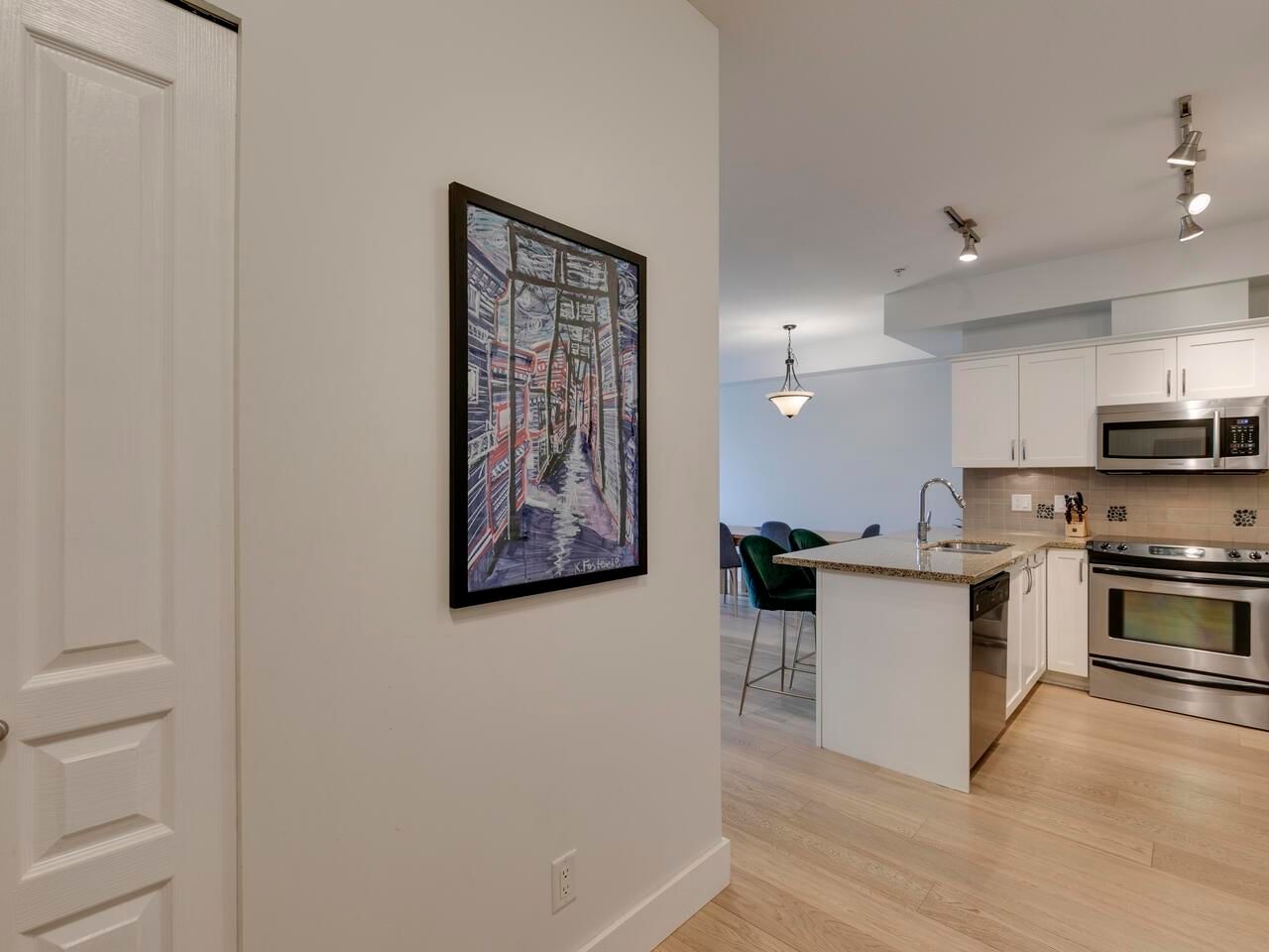 Listing Image 6