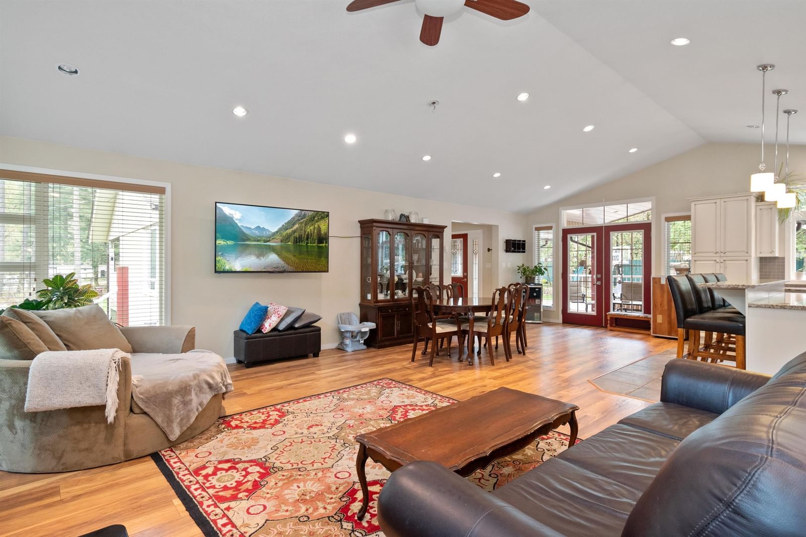 Listing Image 12