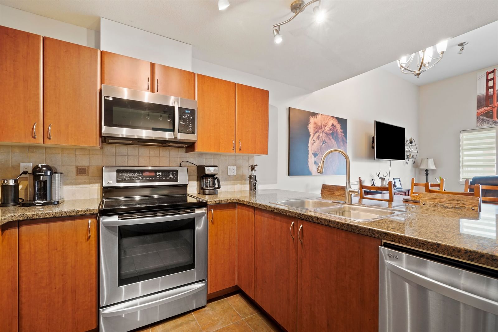 Listing Image 6