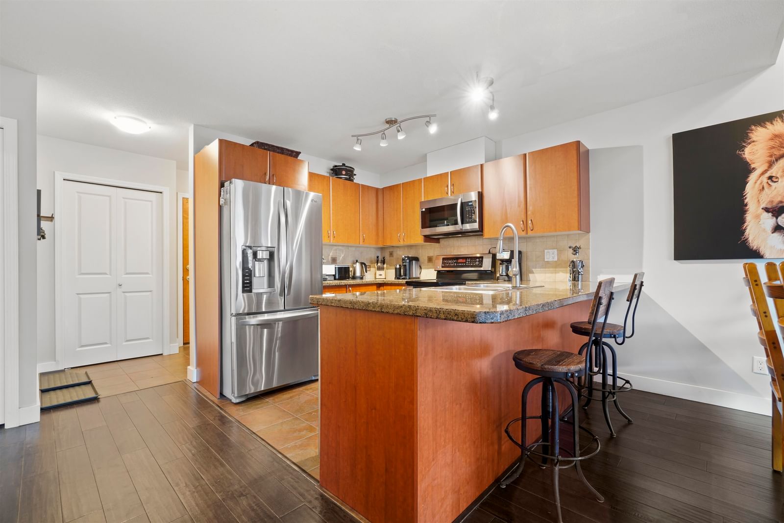 Listing Image 7