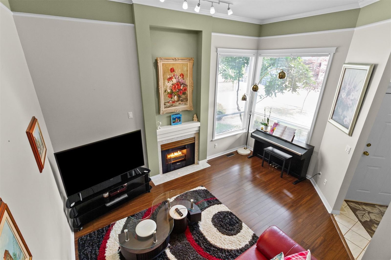 Listing Image 8