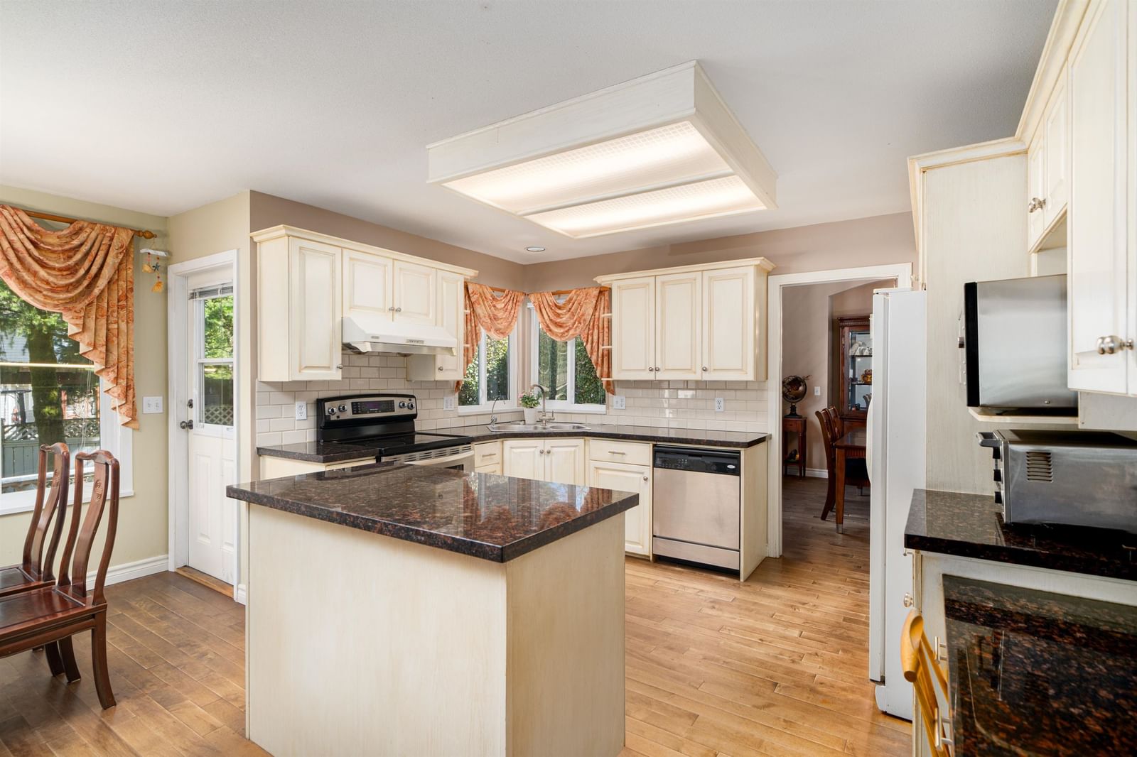 Listing Image 12
