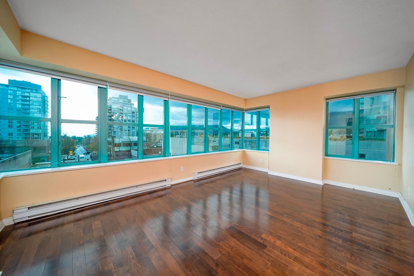 Listing Image 5