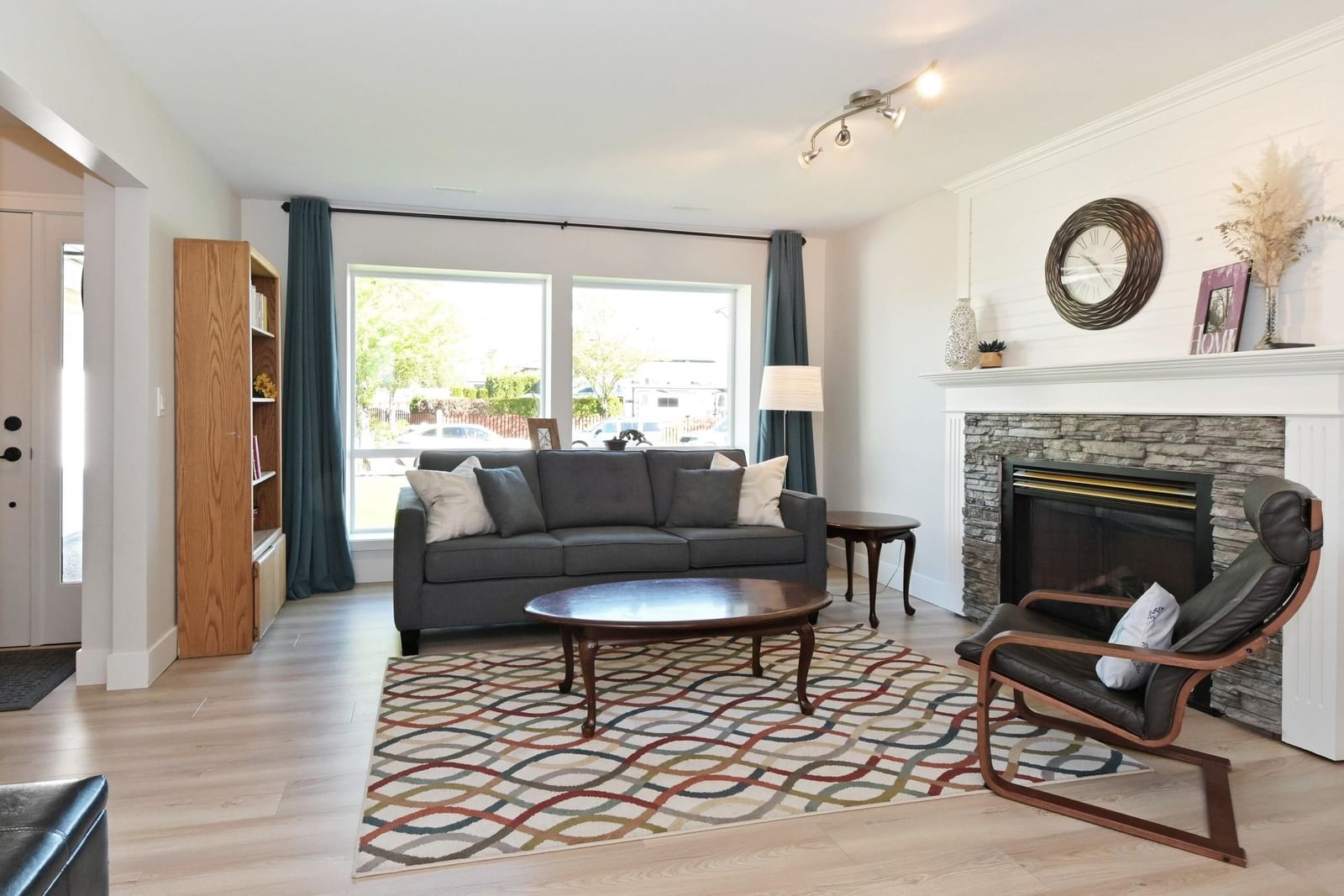 Listing Image 5