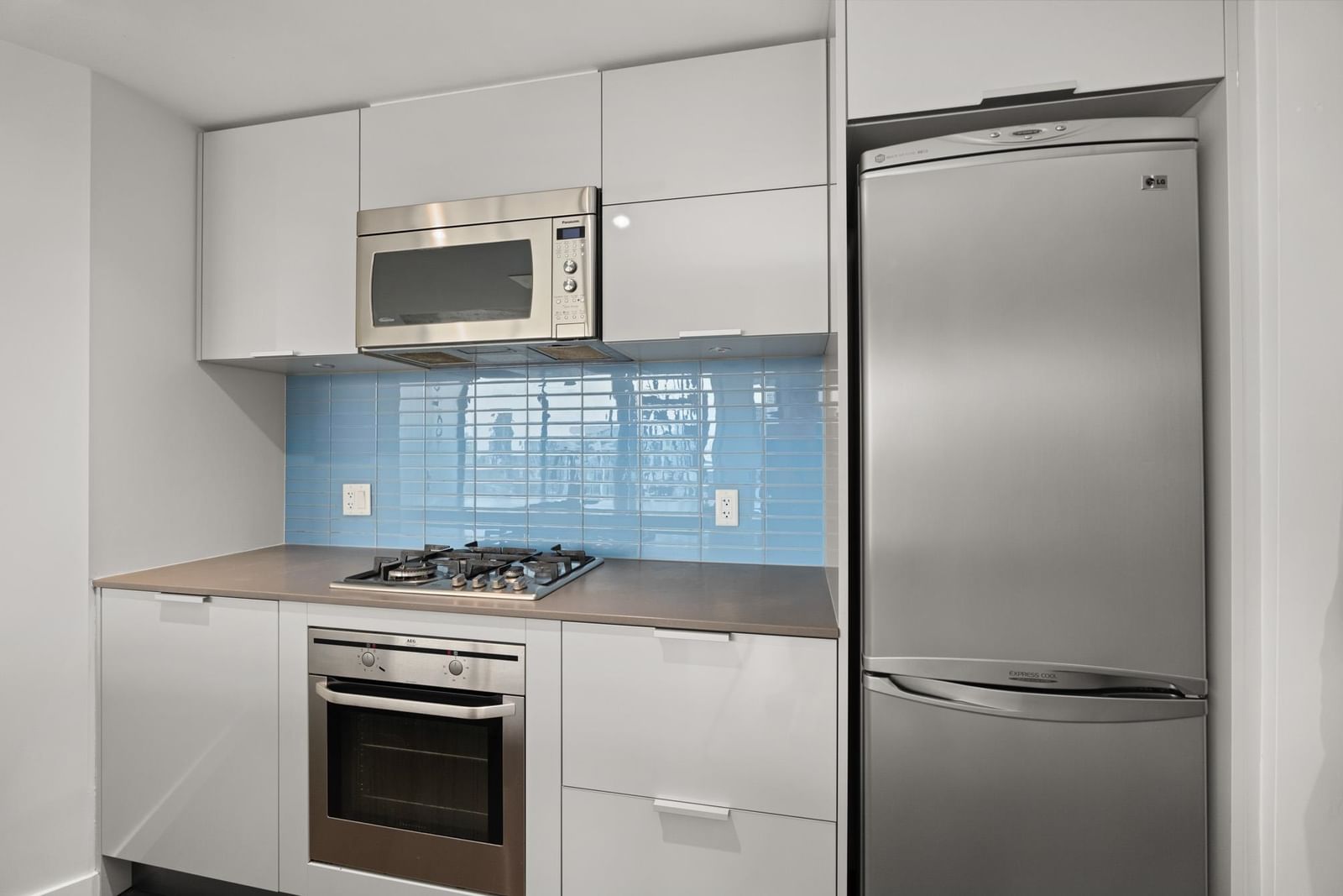 Listing Image 10