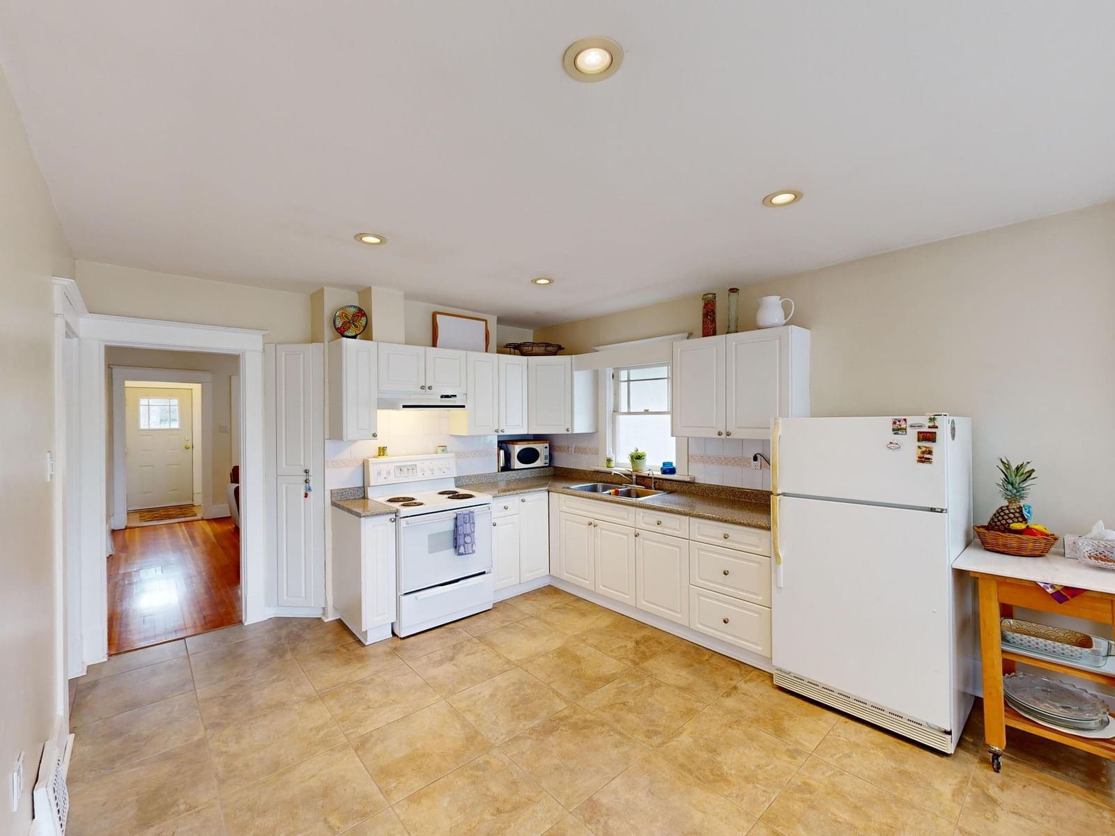 Listing Image 12