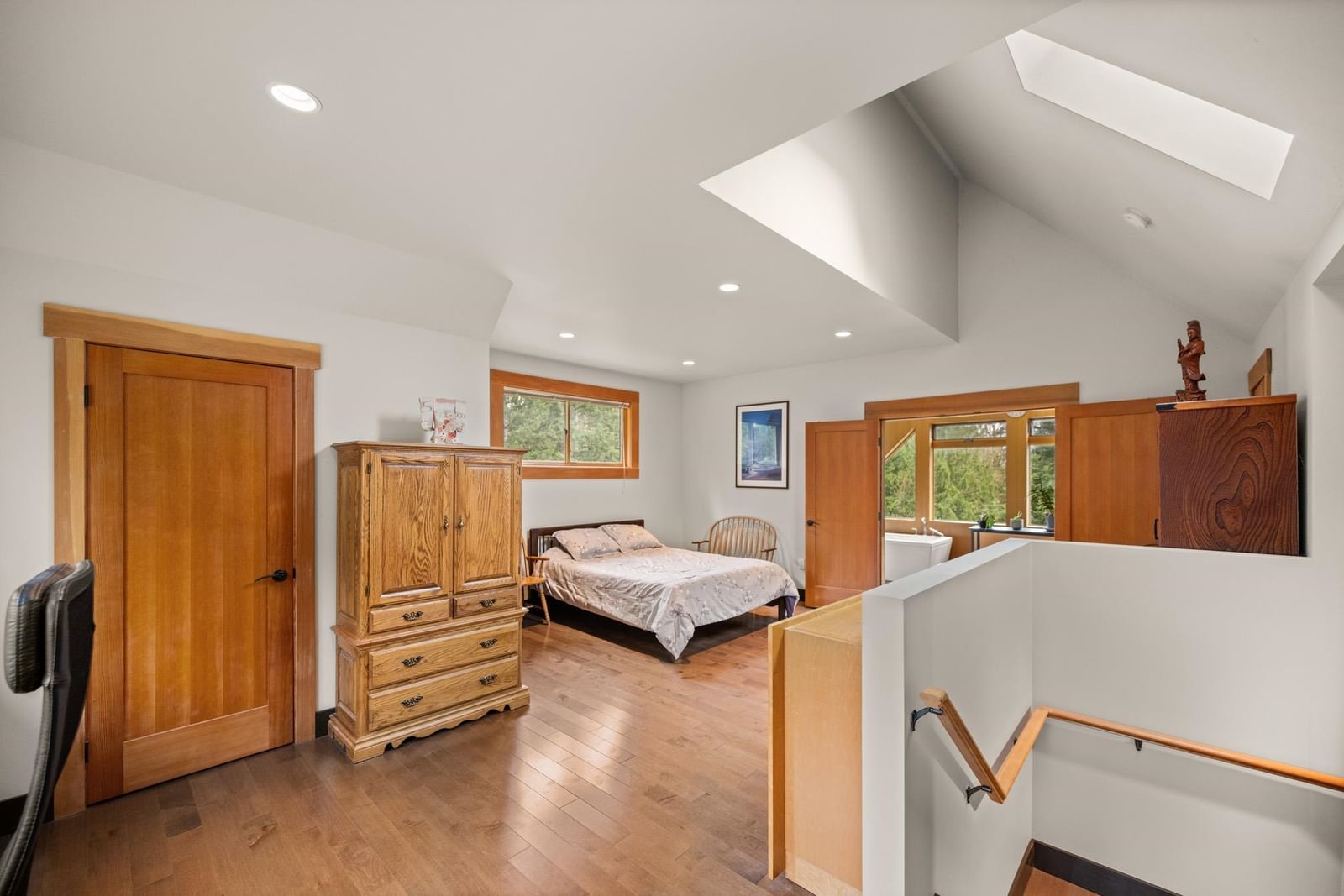 Listing Image 19