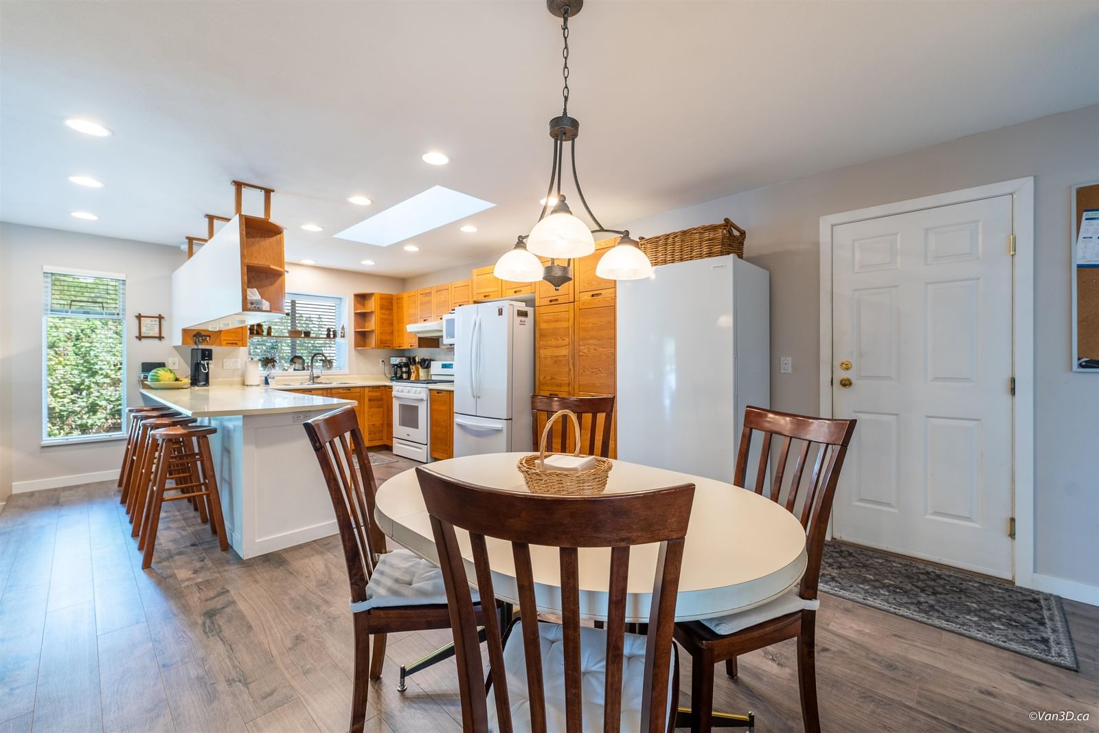 Listing Image 11