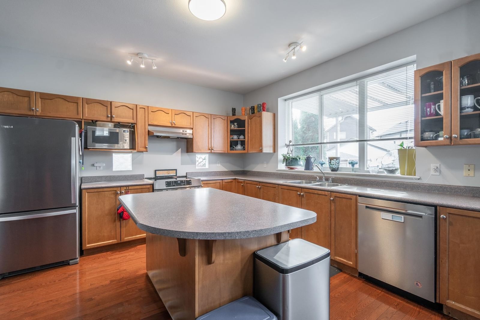 Listing Image 9