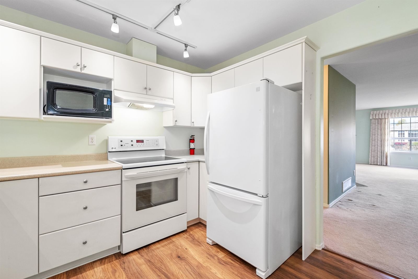Listing Image 11