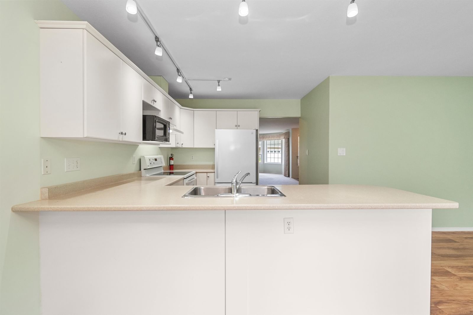 Listing Image 18