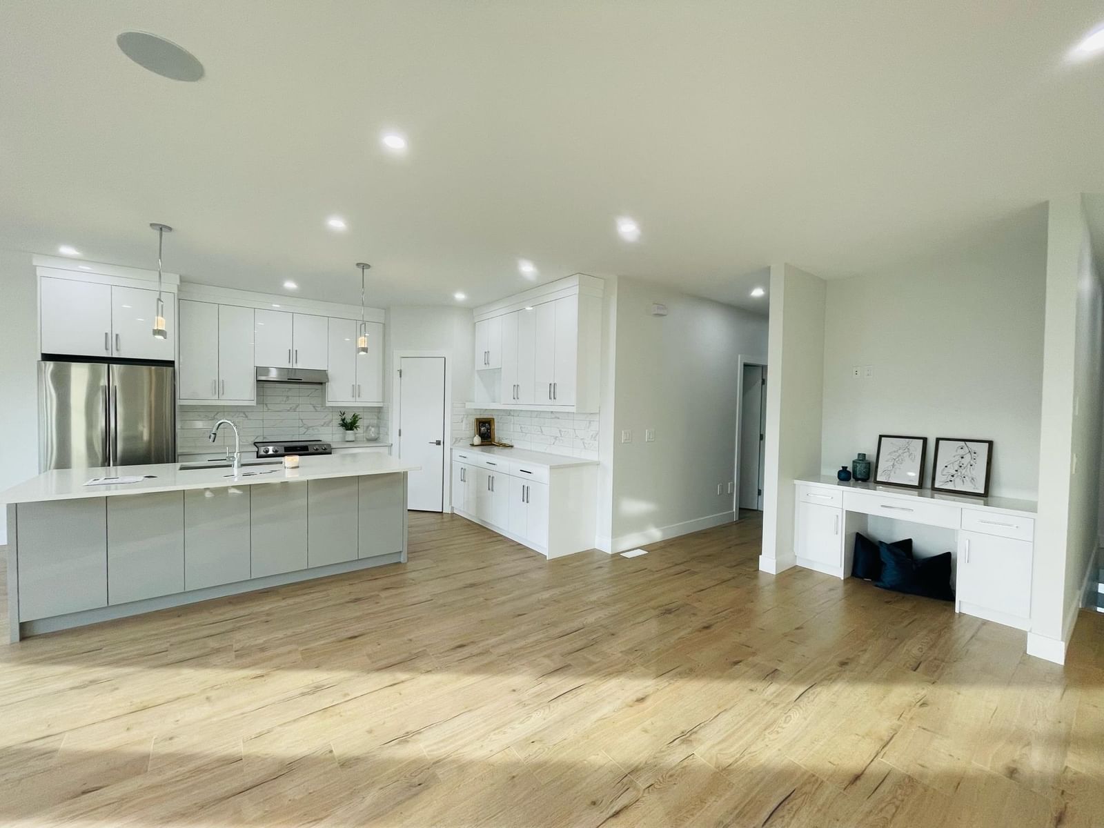 Listing Image 6