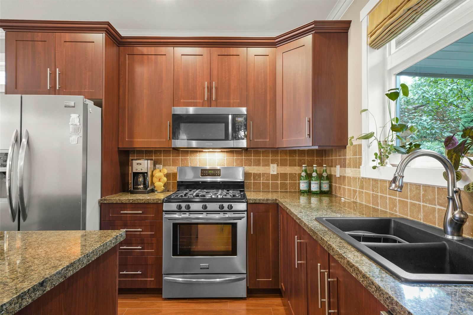 Listing Image 10
