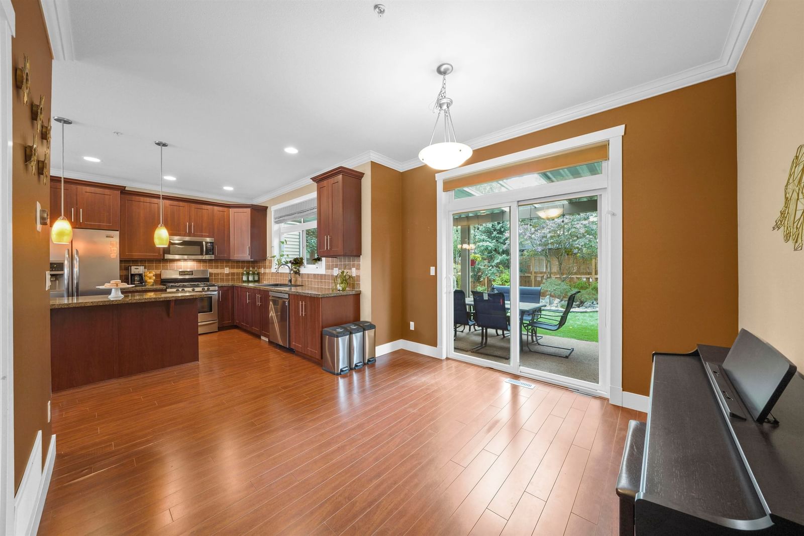 Listing Image 14